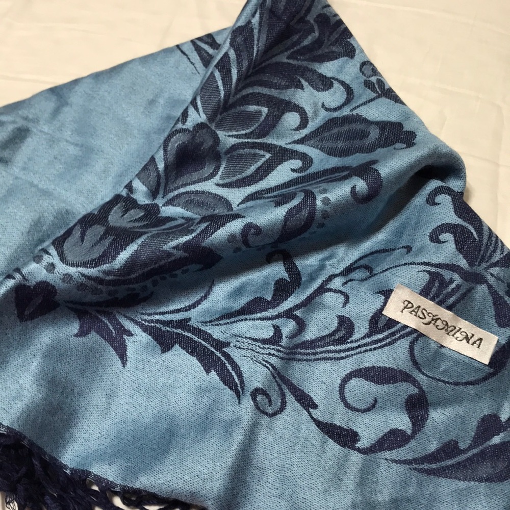 Very Moda pashmina scarf. NWT